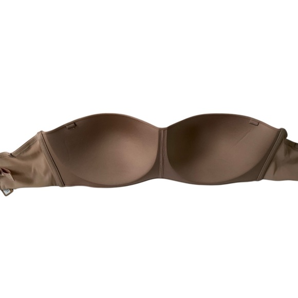 SKIMS Wireless Form Strapless Bra - Picture 5 of 7